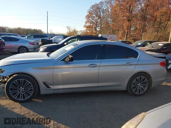 ✅ 2017 BMW 5 Series 540i xDrive • VIN: WBAJE7C38HG479241 • Лот: 43596981. Опубликован ранее на IAAI с пробегом 128 732 миль. Бесплатный доступ к архиву аукционных продаж из США и подробный отчёт об истории автомобиля на DreamBid. Изображение 14.