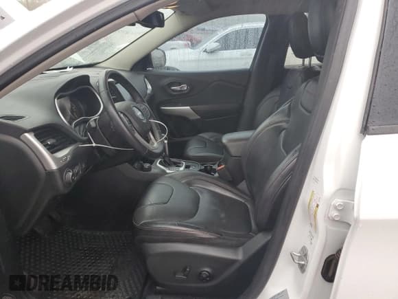 ✅ 2017 Jeep Cherokee Trailhawk • VIN: 1C4PJMBS1HW622388 • Lot: 54990075. Wystawiony na Copart z przebiegiem 101 437 mil. Bezpłatny archiwum sprzedaży aukcyjnych z USA i szczegółowy raport historii pojazdu na DreamBid. Zdjęcie 7.