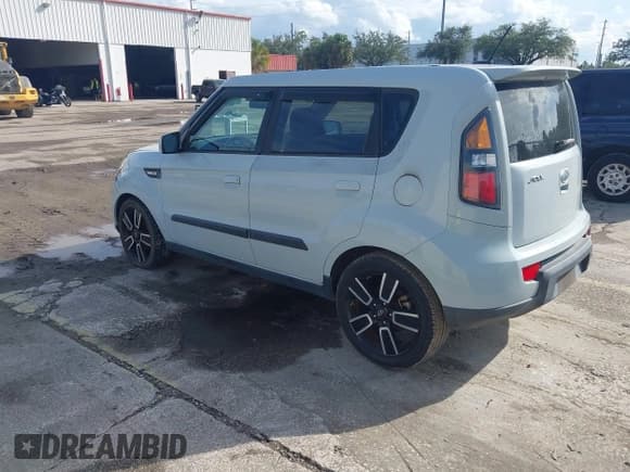 ✅ 2010 Kia Soul + • VIN: KNDJT2A28A7169554 • Лот: 43802322. Опубликован ранее на IAAI с пробегом 132 896 миль. Бесплатный доступ к архиву аукционных продаж из США и подробный отчёт об истории автомобиля на DreamBid. Изображение 3.