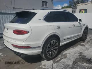 ✅ 2021 Bentley Bentayga V8 • VIN: SJAAM2ZV3MC032885 • Лот: 68701305. Опубликован ранее на Copart с пробегом 32 929 миль. Бесплатный доступ к архиву аукционных продаж из США и подробный отчёт об истории автомобиля на DreamBid. Изображение 3.