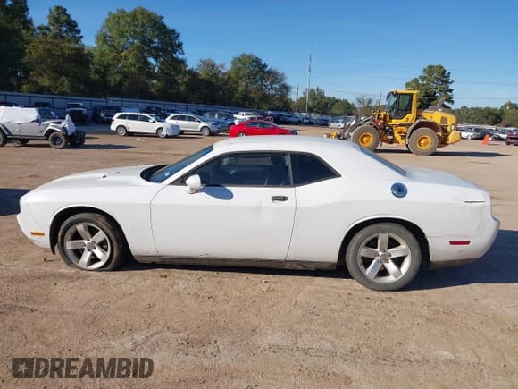 ✅ 2011 Dodge Challenger • VIN: 2B3CJ4DG6BH581755 • Lot: 43572705. Wystawiony na IAAI z przebiegiem Nie podano. Bezpłatny archiwum sprzedaży aukcyjnych z USA i szczegółowy raport historii pojazdu na DreamBid. Zdjęcie 13.