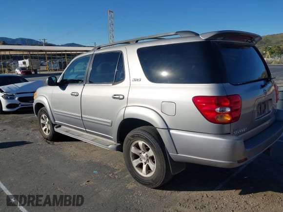 ✅ 2003 Toyota Sequoia SR5 • VIN: 5TDZT34A83S186830 • Lot: 43800247. Listed on IAAI with 236,923 mi. Free auction sales archive from the USA and detailed vehicle history report at DreamBid. Image 3.