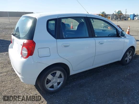 ✅ 2011 Chevrolet Aveo 1LT • VIN: KL1TD6DE6BB157234 • Lot: 41692786. Wystawiony na IAAI z przebiegiem 127 627 mil. Bezpłatny archiwum sprzedaży aukcyjnych z USA i szczegółowy raport historii pojazdu na DreamBid. Zdjęcie 4.