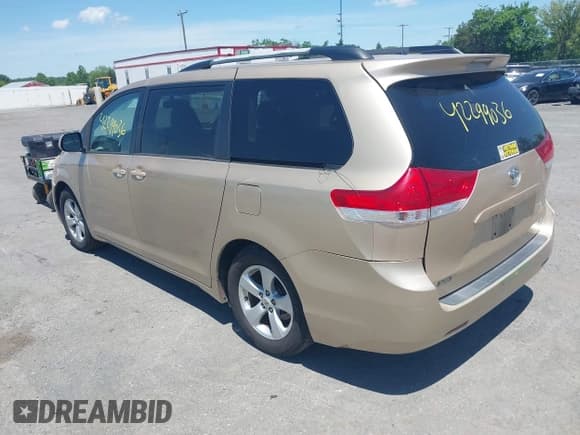 ✅ 2011 Toyota Sienna LE AAS • VIN: 5TDKK3DC8BS021610 • Lot: 42299036. Listed on IAAI with 118,377 mi. Free auction sales archive from the USA and detailed vehicle history report at DreamBid. Image 3.
