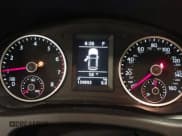 ✅ 2016 Volkswagen Tiguan SEL • VIN: WVGBV7AX9GW577689 • Lot: 43605641. Wystawiony na IAAI z przebiegiem 139 893 mil. Bezpłatny archiwum sprzedaży aukcyjnych z USA i szczegółowy raport historii pojazdu na DreamBid. Zdjęcie 7.