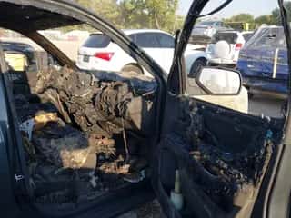 2019 Chevrolet Silverado 1500 LT с VIN 2GCVKPEC2K1219366, выставлен на аукционе IAAI как лот 43245591 с пробегом 81 000 миль миль и . История ставок и продаж доступна на DreamBid. Изображение 5.