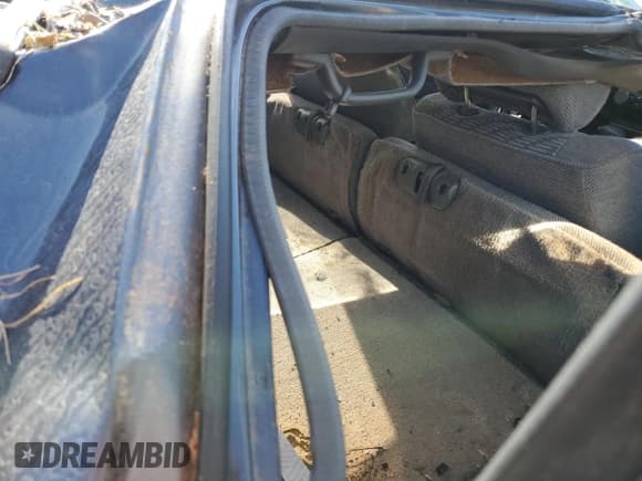 ✅ 1994 Toyota 4Runner • VIN: JT3VN29V3R0035229 • Lot: 77041964. Wystawiony na Copart z przebiegiem 260 543 mil. Bezpłatny archiwum sprzedaży aukcyjnych z USA i szczegółowy raport historii pojazdu na DreamBid. Zdjęcie 11.