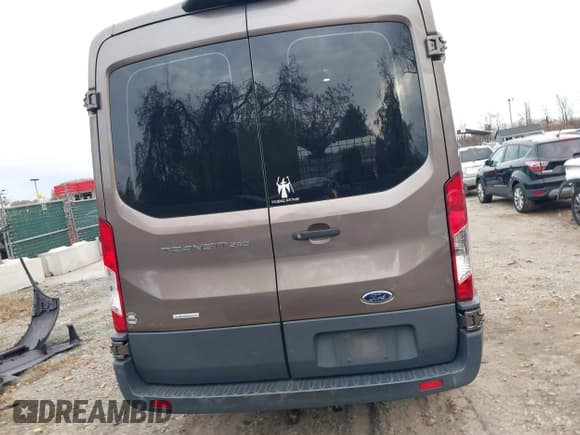✅ 2018 Ford Transit • VIN: 1FTYR1CG7JKA94942 • Lot: 43542703. Wystawiony na IAAI z przebiegiem 171 473 mil. Bezpłatny archiwum sprzedaży aukcyjnych z USA i szczegółowy raport historii pojazdu na DreamBid. Zdjęcie 16.