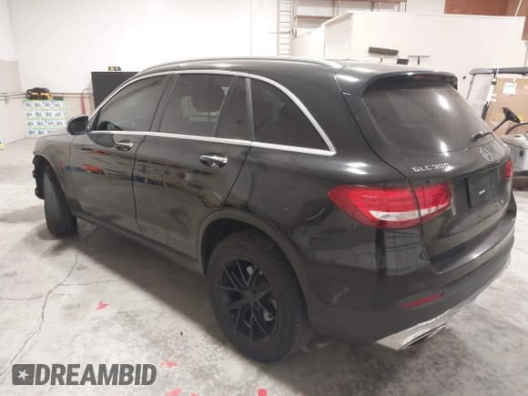 ✅ 2018 Mercedes-Benz GLC 300 • VIN: WDC0G4KB9JV017900 • Лот: 42671692. Опубликован ранее на IAAI с пробегом 93 033 миль. Бесплатный доступ к архиву аукционных продаж из США и подробный отчёт об истории автомобиля на DreamBid. Изображение 3.