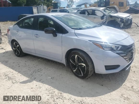 ✅ 2024 Nissan Versa SR • VIN: 3N1CN8FV8RL924401 • Lot: 81445405. Wystawiony na Copart z przebiegiem 7 988 mil. Bezpłatny archiwum sprzedaży aukcyjnych z USA i szczegółowy raport historii pojazdu na DreamBid. Zdjęcie 4.