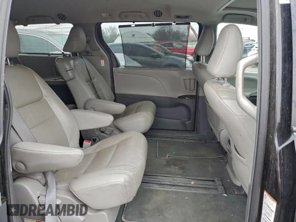 ✅ 2019 Toyota Sienna Limited • VIN: 5TDYZ3DC3KS015767 • Лот: 95634425. Опубликован ранее на Copart с пробегом 71 446 миль. Бесплатный доступ к архиву аукционных продаж из США и подробный отчёт об истории автомобиля на DreamBid. Изображение 11.