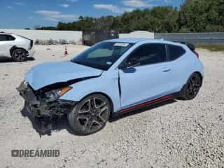2021 Hyundai Veloster z VIN KMHT36AH2MU010065, wystawiony jako Copart lot #70975064 z przebiegiem 57 367 mil mil oraz Czysty tytuł • Clean title. Historia ofert i sprzedaży dostępna na DreamBid. Obrazek 1.