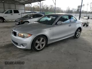 ✅ 2013 BMW 1 Series 128i • VIN: WBAUP7C51DVP24864 • Lot: 86905314. Listed on Copart with 136,975 mi. Free auction sales archive from the USA and detailed vehicle history report at DreamBid. Image 1.