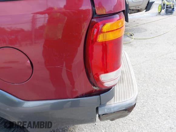 ✅ 2000 Ford Explorer XLT • VIN: 1FMZU73E9YZC45006 • Lot: 43025235. Wystawiony na IAAI z przebiegiem 98 772 mil. Bezpłatny archiwum sprzedaży aukcyjnych z USA i szczegółowy raport historii pojazdu na DreamBid. Zdjęcie 13.