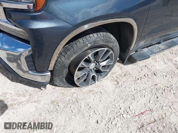 ✅ 2019 Chevrolet Silverado 1500 LT • VIN: 3GCUYDED5KG292241 • Lot: 43396399. Wystawiony na IAAI z przebiegiem 121 506 mil. Bezpłatny archiwum sprzedaży aukcyjnych z USA i szczegółowy raport historii pojazdu na DreamBid. Zdjęcie 6.