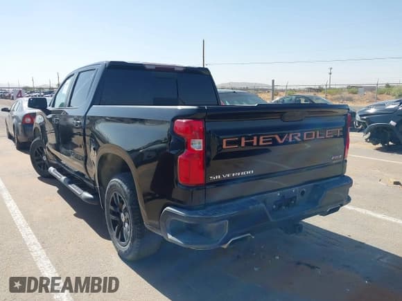 ✅ 2020 Chevrolet Silverado 1500 RST • VIN: 3GCUYEEDXLG216053 • Lot: 42455087. Wystawiony na IAAI z przebiegiem 126 504 mil. Bezpłatny archiwum sprzedaży aukcyjnych z USA i szczegółowy raport historii pojazdu na DreamBid. Zdjęcie 14.