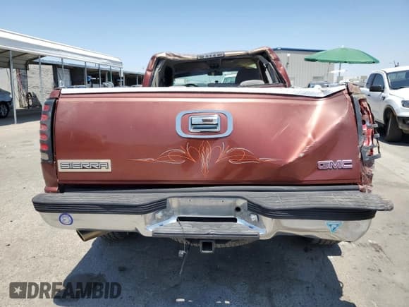 ✅ 1998 GMC Sierra 1500 • VIN: 1GTEK19R1WR511373 • Лот: 60080685. Опубликован ранее на Copart с пробегом 178 199 миль. Бесплатный доступ к архиву аукционных продаж из США и подробный отчёт об истории автомобиля на DreamBid. Изображение 6.