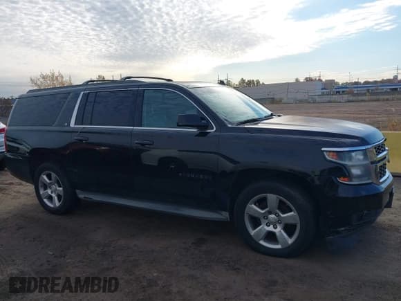 ✅ 2015 Chevrolet Suburban LT • VIN: 1GNSKJKC7FR233983 • Lot: 43635811. Wystawiony na IAAI z przebiegiem 114 907 mil. Bezpłatny archiwum sprzedaży aukcyjnych z USA i szczegółowy raport historii pojazdu na DreamBid. Zdjęcie 13.