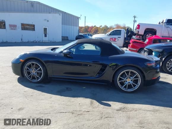 ✅ 2017 Porsche 718 Boxster • VIN: WP0CA2A87HS221816 • Lot: 43619804. Wystawiony na IAAI z przebiegiem 30 317 mil. Bezpłatny archiwum sprzedaży aukcyjnych z USA i szczegółowy raport historii pojazdu na DreamBid. Zdjęcie 14.