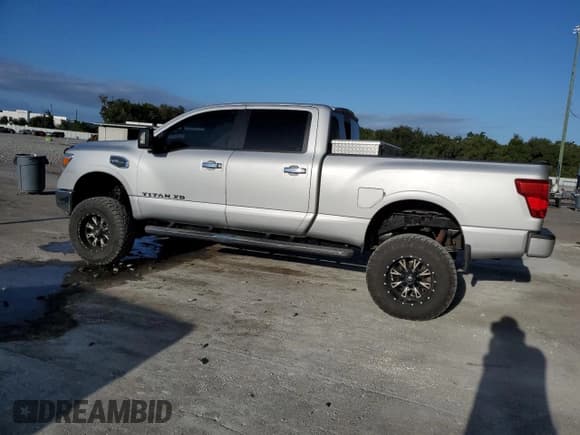 ✅ 2018 Nissan Titan S • VIN: 1N6AA1F49JN509605 • Lot: 86857155. Wystawiony na Copart z przebiegiem 105 029 mil. Bezpłatny archiwum sprzedaży aukcyjnych z USA i szczegółowy raport historii pojazdu na DreamBid. Zdjęcie 2.