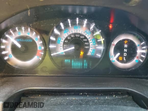 ✅ 2010 Mercury Milan • VIN: 3MEHM0HA6AR649578 • Lot: 92316845. Listed on Copart with 332,983 mi. Free auction sales archive from the USA and detailed vehicle history report at DreamBid. Image 9.