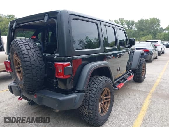 ✅ 2018 Jeep Wrangler Unlimited Rubicon • VIN: 1C4HJXFG1JW266235 • Lot: 43130963. Listed on IAAI with 82,309 mi. Free auction sales archive from the USA and detailed vehicle history report at DreamBid. Image 4.