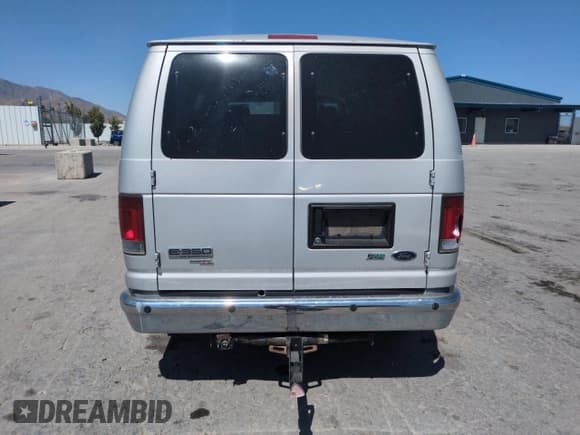 ✅ 2010 Ford Econoline Passenger XL • VIN: 1FBNE3BL4ADA68123 • Lot: 59915905. Listed on Copart with 118,166 mi. Free auction sales archive from the USA and detailed vehicle history report at DreamBid. Image 6.
