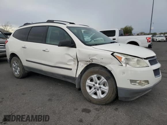 ✅ 2011 Chevrolet Traverse LS • VIN: 1GNKVEED0BJ250118 • Lot: 85908935. Wystawiony na Copart z przebiegiem 241 244 mil. Bezpłatny archiwum sprzedaży aukcyjnych z USA i szczegółowy raport historii pojazdu na DreamBid. Zdjęcie 4.