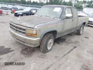 1991 Dodge Dakota z VIN 1B7GG23Y0MS295747, wystawiony jako IAAI lot #42893013 z przebiegiem 137 227 mil mil oraz . Historia ofert i sprzedaży dostępna na DreamBid. Obrazek 2.