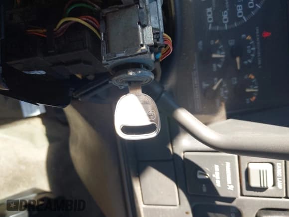 ✅ 1998 Chevrolet Silverado 1500 • VIN: 2GCEC19R3W1206821 • Lot: 43726996. Wystawiony na IAAI z przebiegiem 211 393 mil. Bezpłatny archiwum sprzedaży aukcyjnych z USA i szczegółowy raport historii pojazdu na DreamBid. Zdjęcie 11.