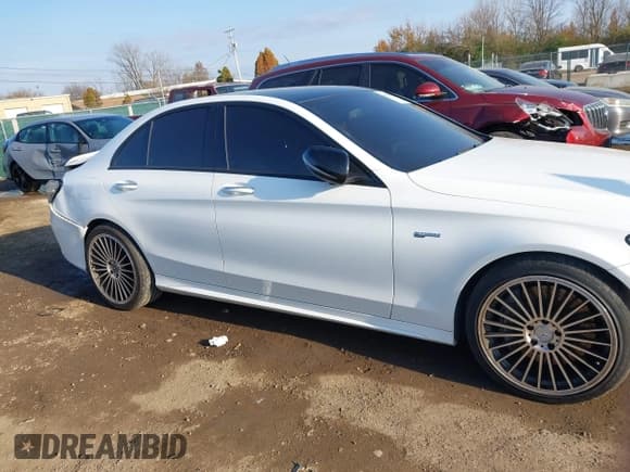 ✅ 2017 Mercedes-Benz C 43 AMG • VIN: 55SWF6EB6HU181431 • Lot: 43687971. Wystawiony na IAAI z przebiegiem 105 695 mil. Bezpłatny archiwum sprzedaży aukcyjnych z USA i szczegółowy raport historii pojazdu na DreamBid. Zdjęcie 13.