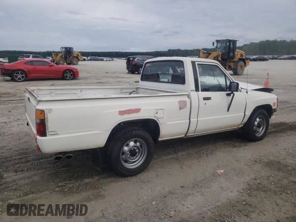 ✅ 1986 Toyota Pickup • VIN: JT4RN50R9G0202379 • Лот: 66382164. Опубликован ранее на Copart с пробегом 173 475 миль. Бесплатный доступ к архиву аукционных продаж из США и подробный отчёт об истории автомобиля на DreamBid. Изображение 3.