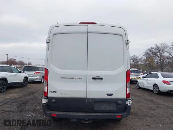 ✅ 2017 Ford Transit • VIN: 1FTYR2CG0HKB43009 • Лот: 43767088. Опубликован ранее на IAAI с пробегом 163 940 миль. Бесплатный доступ к архиву аукционных продаж из США и подробный отчёт об истории автомобиля на DreamBid. Изображение 16.