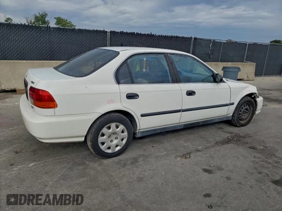 ✅ 1998 Honda Civic LX • VIN: 2HGEJ6674WH574939 • Лот: 94736015. Опубликован ранее на Copart с пробегом 114 849 миль. Бесплатный доступ к архиву аукционных продаж из США и подробный отчёт об истории автомобиля на DreamBid. Изображение 3.