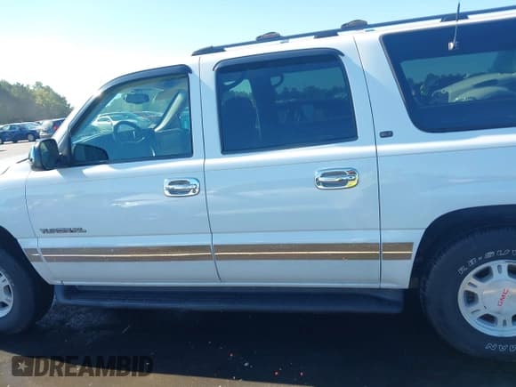 ✅ 2001 GMC Yukon XL SLT • VIN: 3GKEC16TX1G165088 • Lot: 43102552. Listed on IAAI with 411,202 mi. Free auction sales archive from the USA and detailed vehicle history report at DreamBid. Image 14.