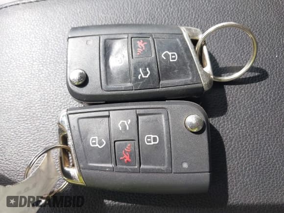 ✅ 2018 Volkswagen Tiguan SEL • VIN: 3VV2B7AX0JM084778 • Лот: 43200447. Опубликован ранее на IAAI с пробегом 77 889 миль. Бесплатный доступ к архиву аукционных продаж из США и подробный отчёт об истории автомобиля на DreamBid. Изображение 11.