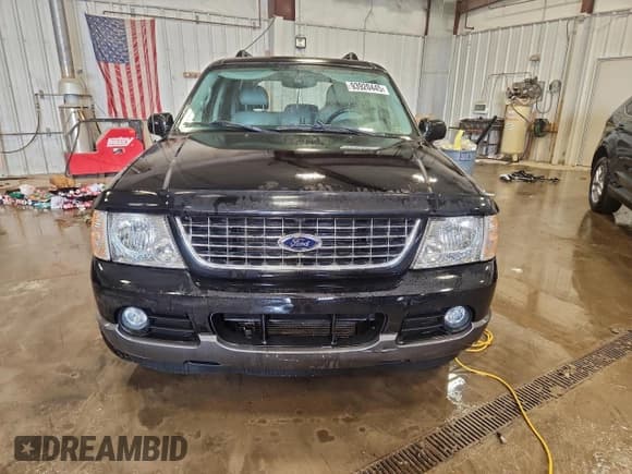 ✅ 2005 Ford Explorer XLT • VIN: 1FMZU73KX5UA57898 • Lot: 93920445. Wystawiony na Copart z przebiegiem 163 993 mil. Bezpłatny archiwum sprzedaży aukcyjnych z USA i szczegółowy raport historii pojazdu na DreamBid. Zdjęcie 5.