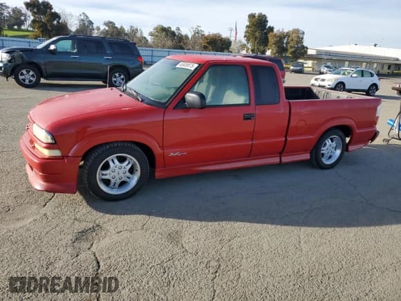 ✅ 2001 Chevrolet S-10 LS • VIN: 1GCCS19W318149851 • Lot: 45808875. Wystawiony na Copart z przebiegiem 160 218 mil. Bezpłatny archiwum sprzedaży aukcyjnych z USA i szczegółowy raport historii pojazdu na DreamBid. Zdjęcie 1.
