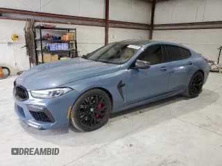 ✅ 2022 BMW M8 Competition • VIN: WBSGV0C08NCJ05489 • Lot: 84415425. Wystawiony na Copart z przebiegiem 26 266 mil. Bezpłatny archiwum sprzedaży aukcyjnych z USA i szczegółowy raport historii pojazdu na DreamBid. Zdjęcie 1.