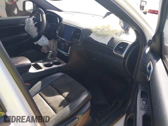 ✅ 2019 Jeep Grand Cherokee Upland • VIN: 1C4RJFAG4KC527771 • Lot: 43517774. Listed on IAAI with 90,056 mi. Free auction sales archive from the USA and detailed vehicle history report at DreamBid. Image 5.