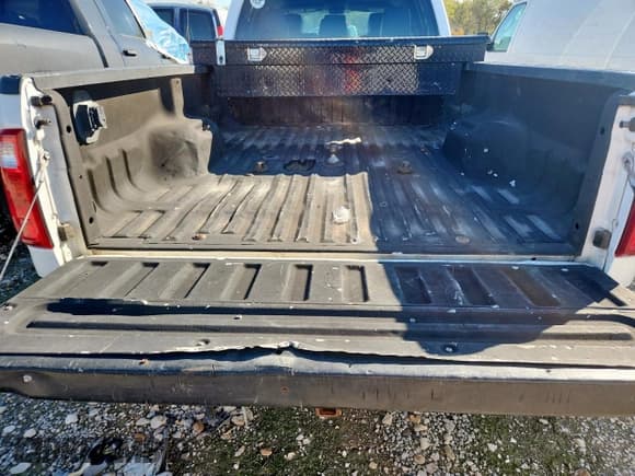 ✅ 2014 Ford F-350 XL • VIN: 1FT8W3CT0EEA31400 • Lot: 86154435. Wystawiony na Copart z przebiegiem 222 077 mil. Bezpłatny archiwum sprzedaży aukcyjnych z USA i szczegółowy raport historii pojazdu na DreamBid. Zdjęcie 13.