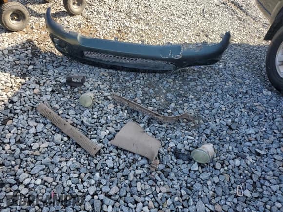 ✅ 2002 Toyota Sequoia Limited • VIN: 5TDZT38A12S106227 • Lot: 64254775. Listed on Copart with 194,274 mi. Free auction sales archive from the USA and detailed vehicle history report at DreamBid. Image 13.