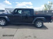 ✅ 2023 Jeep Gladiator Willys • VIN: 1C6HJTAG8PL532867 • Lot: 41938483. Wystawiony na IAAI z przebiegiem 54 867 mil. Bezpłatny archiwum sprzedaży aukcyjnych z USA i szczegółowy raport historii pojazdu na DreamBid. Zdjęcie 14.