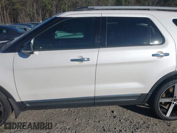 ✅ 2014 Ford Explorer XLT • VIN: 1FM5K8D8XEGA67150 • Lot: 41731862. Wystawiony na IAAI z przebiegiem 246 182 mil. Bezpłatny archiwum sprzedaży aukcyjnych z USA i szczegółowy raport historii pojazdu na DreamBid. Zdjęcie 14.