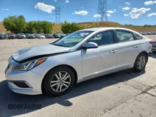 2016 Hyundai Sonata 2.4L с VIN 5NPE24AF5GH387863, выставлен на аукционе Copart как лот 80763965 с пробегом 140 328 миль миль и Списание • Salvage title. История ставок и продаж доступна на DreamBid. Изображение 1.