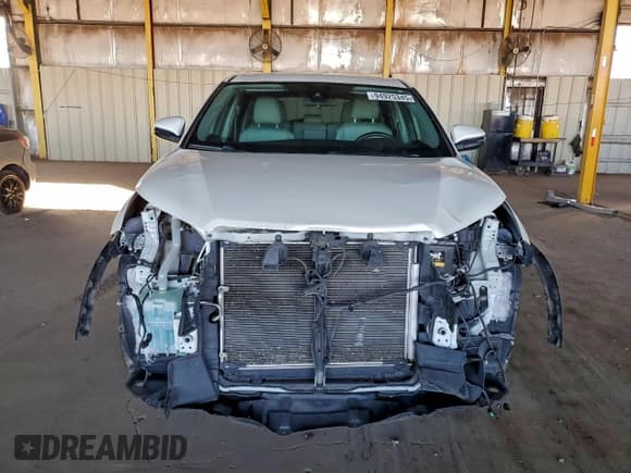 ✅ 2019 Toyota Highlander LE • VIN: 5TDZZRFH1KS329465 • Lot: 94925345. Listed on Copart with 82,256 mi. Free auction sales archive from the USA and detailed vehicle history report at DreamBid. Image 5.