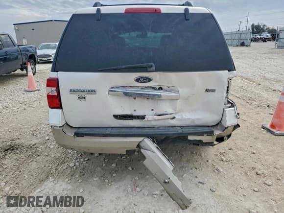 ✅ 2010 Ford Expedition Eddie Bauer • VIN: 1FMJU1H54AEB46383 • Lot: 95294265. Listed on Copart with 242,182 mi. Free auction sales archive from the USA and detailed vehicle history report at DreamBid. Image 6.