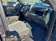 ✅ 2023 Ram 2500 Tradesman • VIN: 3C6UR5CL8PG647205 • Лот: 85445205. Опубликован ранее на Copart с пробегом 212 588 миль. Бесплатный доступ к архиву аукционных продаж из США и подробный отчёт об истории автомобиля на DreamBid. Изображение 5.