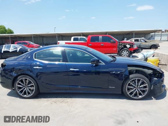 ✅ 2019 Maserati Ghibli S GranLusso • VIN: ZAM57YSL1K1339527 • Лот: 42882130. Опубликован ранее на IAAI с пробегом 29 381 миль. Бесплатный доступ к архиву аукционных продаж из США и подробный отчёт об истории автомобиля на DreamBid. Изображение 14.