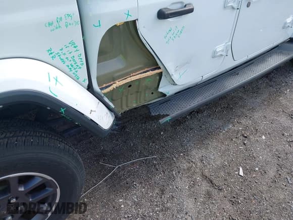 ✅ 2021 Jeep Gladiator Overland • VIN: 1C6HJTFG3ML584038 • Лот: 42634959. Опубликован ранее на IAAI с пробегом 21 843 миль. Бесплатный доступ к архиву аукционных продаж из США и подробный отчёт об истории автомобиля на DreamBid. Изображение 16.